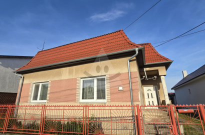 Na predaj 3-izbový rodinný dom s pekným pozemkom v obci Iža Na predaj 3-izbový rodinný dom s pekným pozemkom v obci Iža