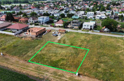 Land for a family house in the new part of the village of Nesvady